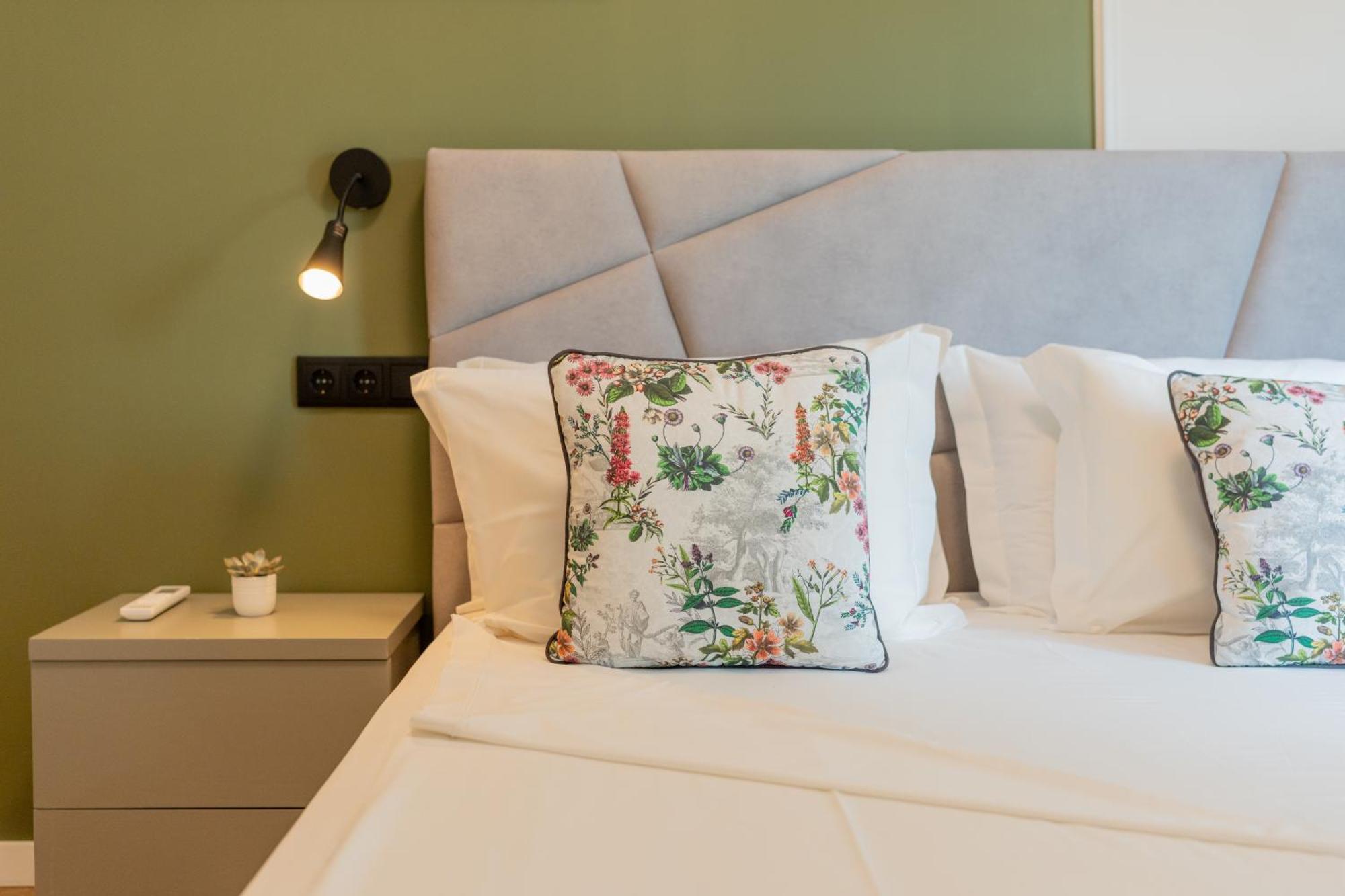 Casa Flores - 2 Bedroom, Lift, Ac, Car Parking - Extra Порто Екстериор снимка