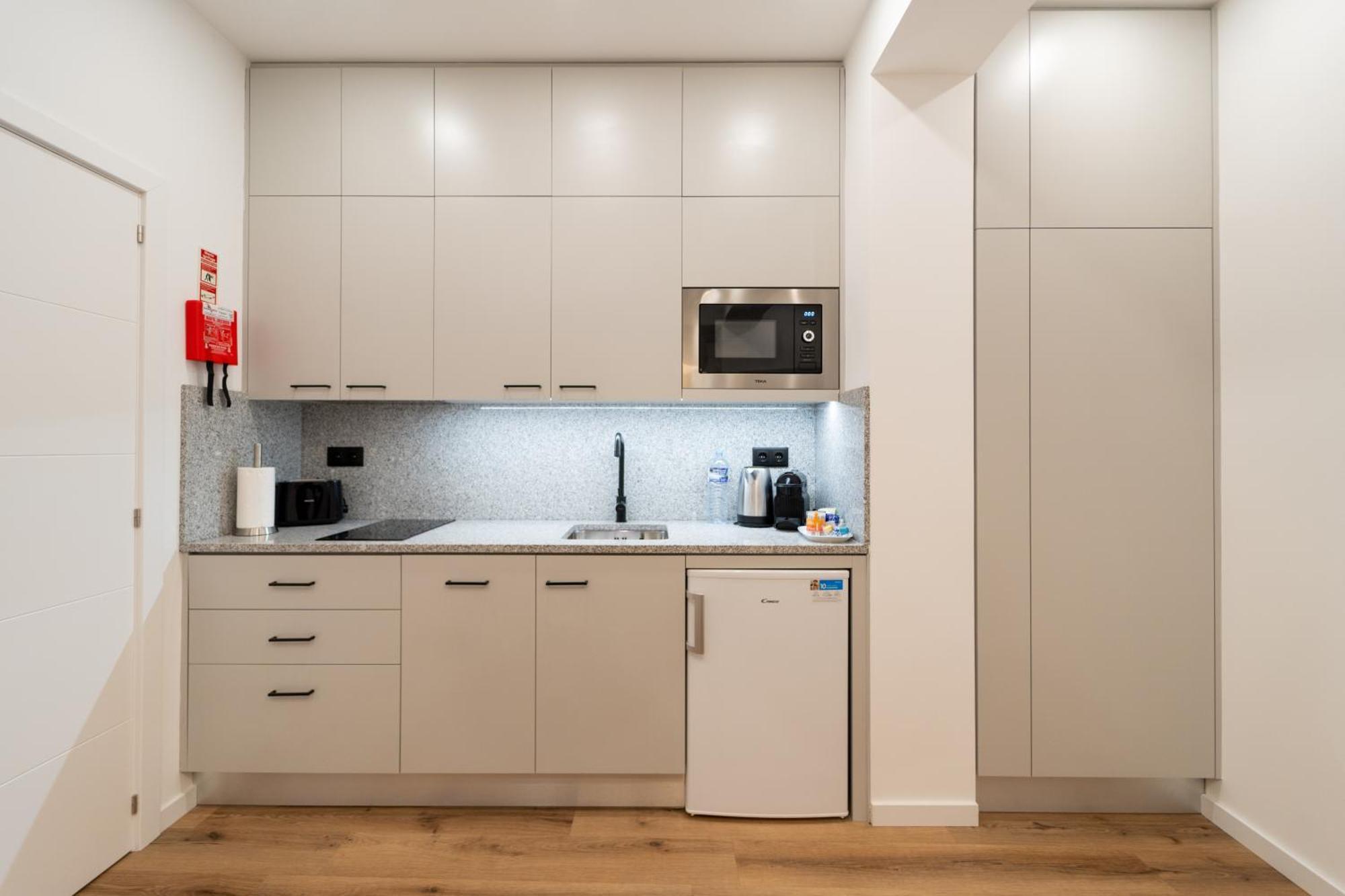 Casa Flores - 2 Bedroom, Lift, Ac, Car Parking - Extra Порто Екстериор снимка