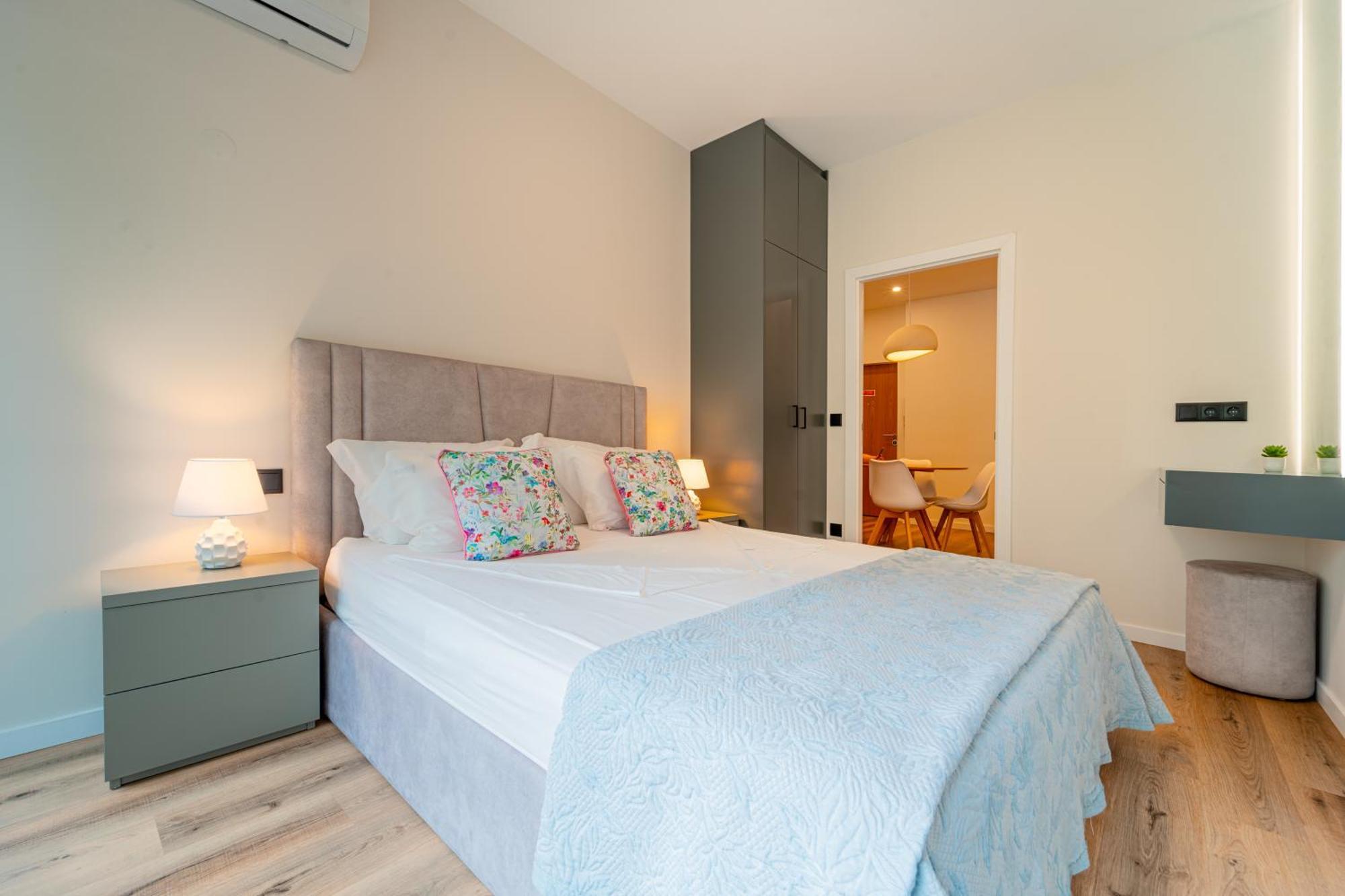Casa Flores - 2 Bedroom, Lift, Ac, Car Parking - Extra Порто Екстериор снимка