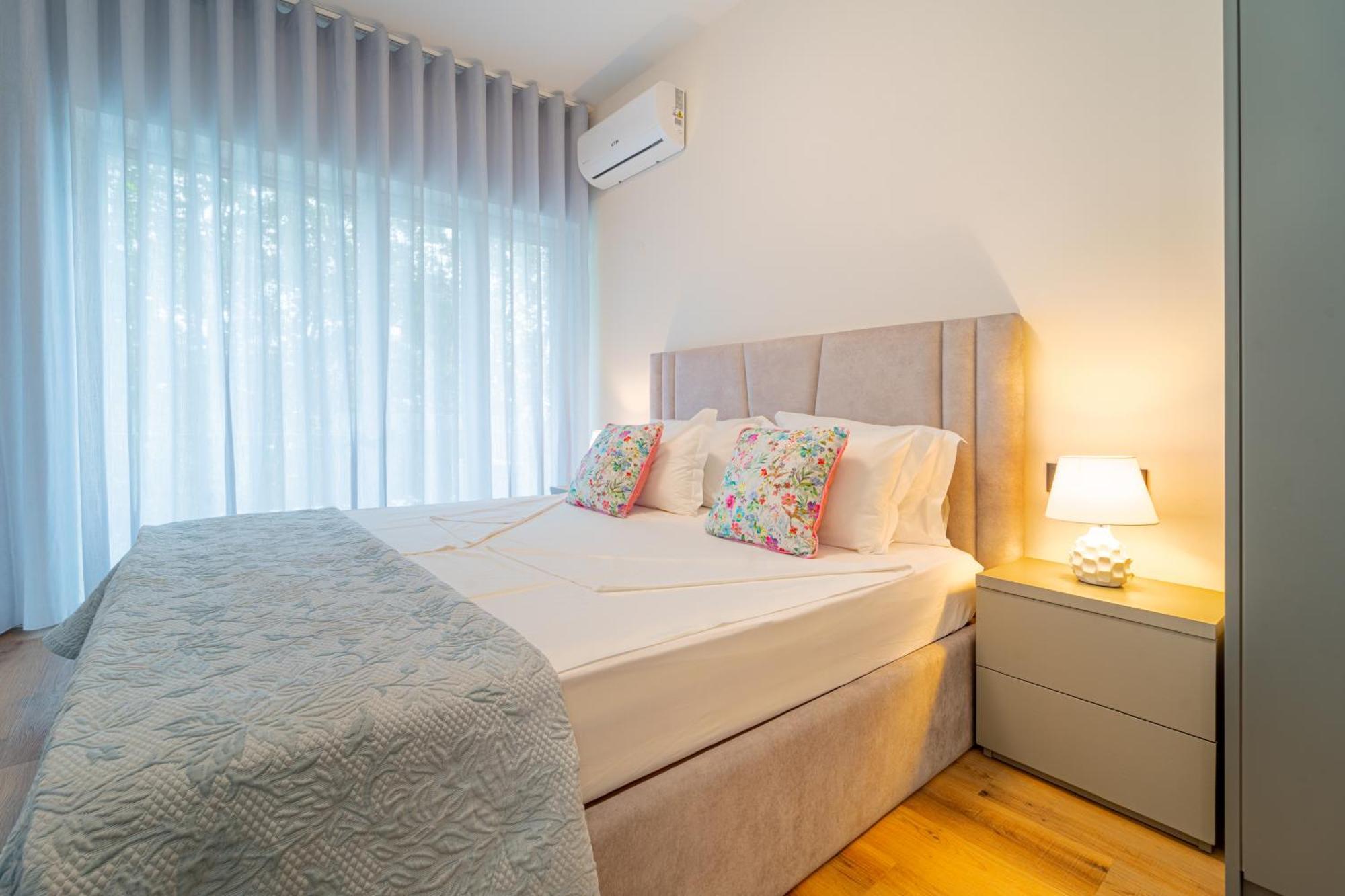 Casa Flores - 2 Bedroom, Lift, Ac, Car Parking - Extra Порто Екстериор снимка