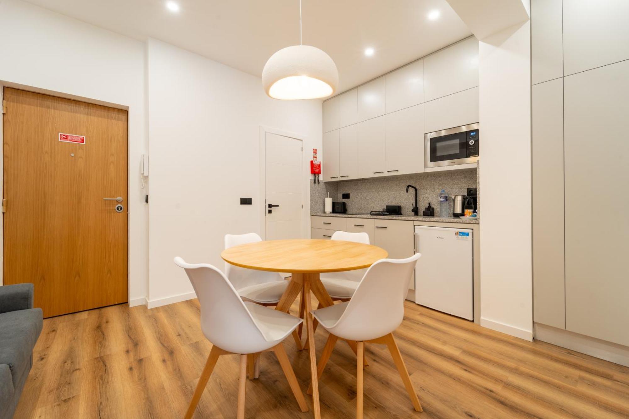 Casa Flores - 2 Bedroom, Lift, Ac, Car Parking - Extra Порто Екстериор снимка