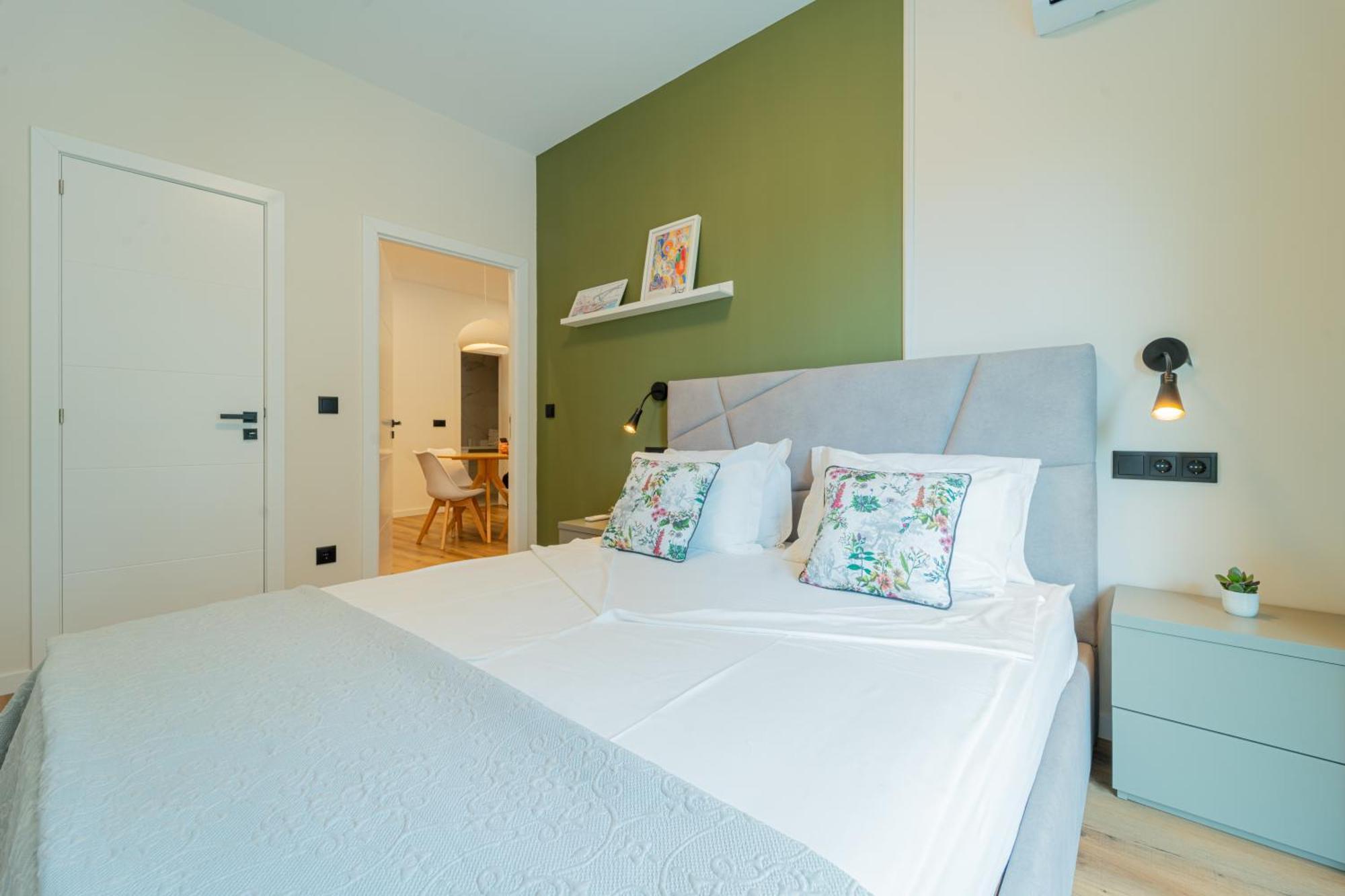 Casa Flores - 2 Bedroom, Lift, Ac, Car Parking - Extra Порто Екстериор снимка